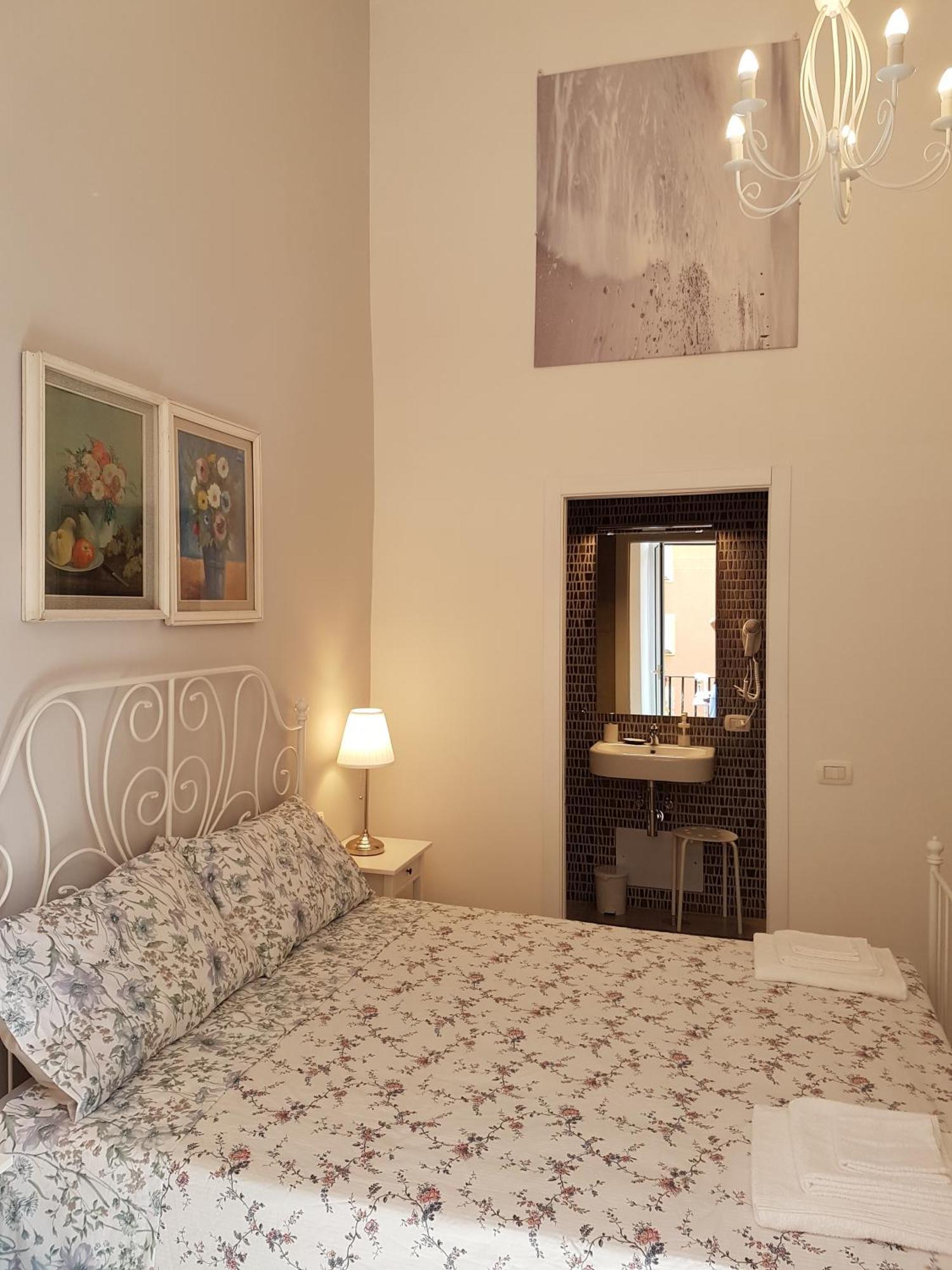 Sanbiagio, 25 Guesthouse نابولي الغرفة الصورة